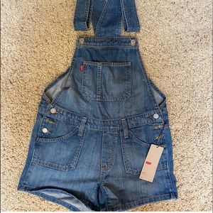 NWT LEVIS SHORT OVERALLS